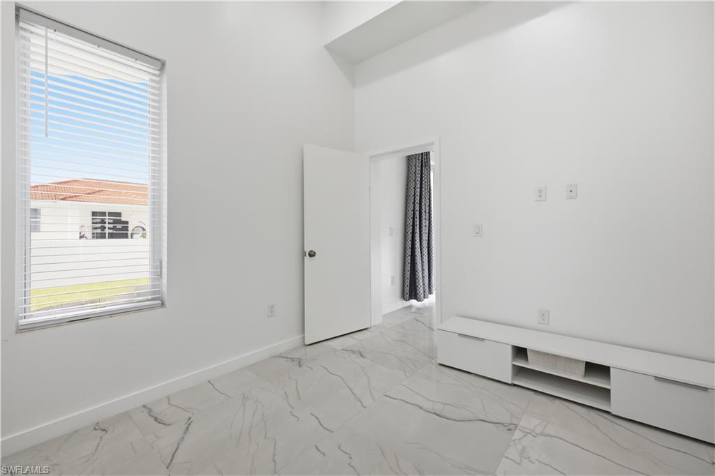 840 Carpenter St E Property Photo 12