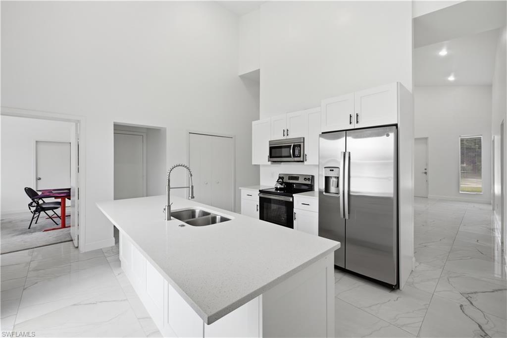 840 Carpenter St E Property Photo 14