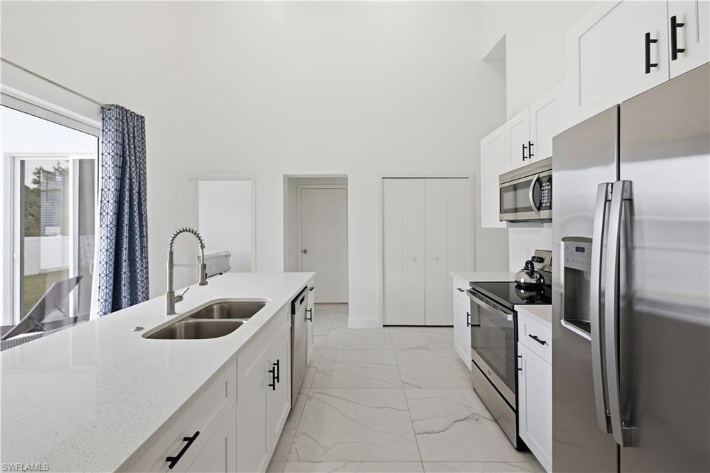 840 Carpenter St E Property Photo 16
