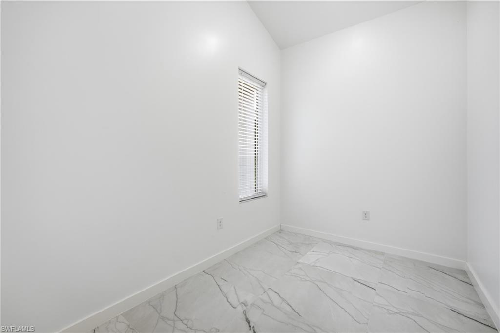 840 Carpenter St E Property Photo 17