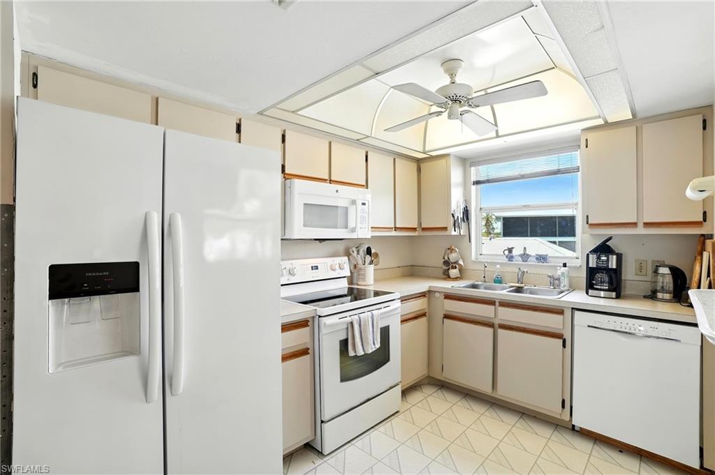 8363 Estero Blvd Property Photo 11