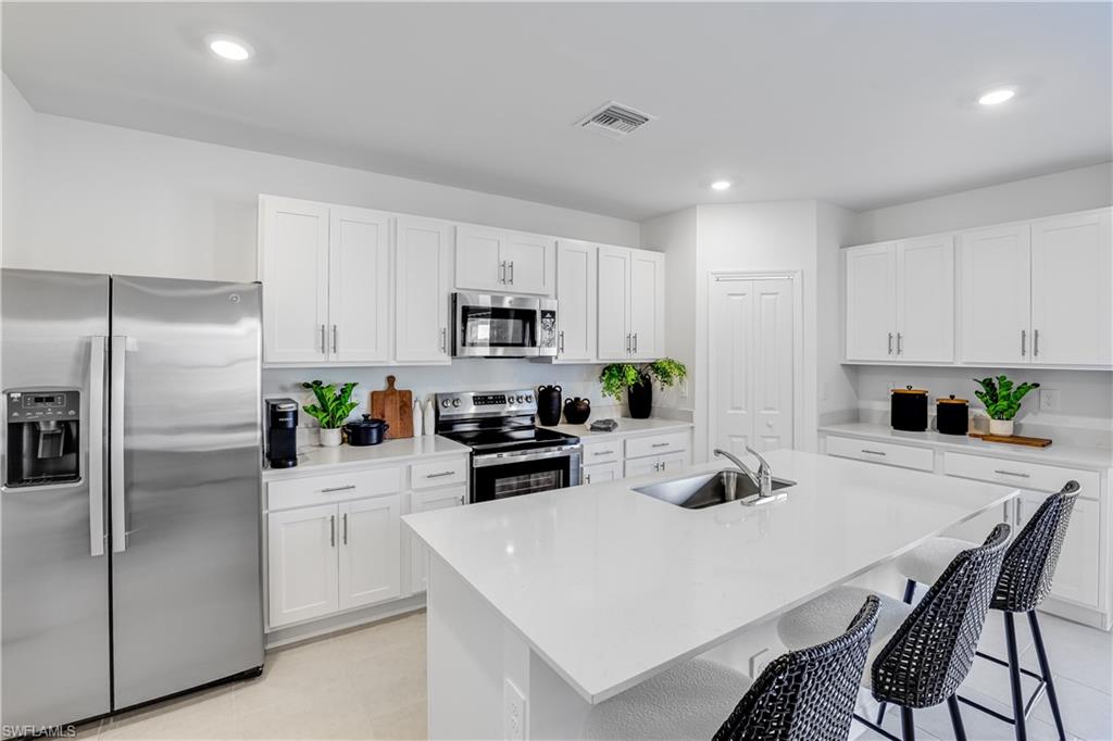 16042 Palos Verdes St Property Photo 3