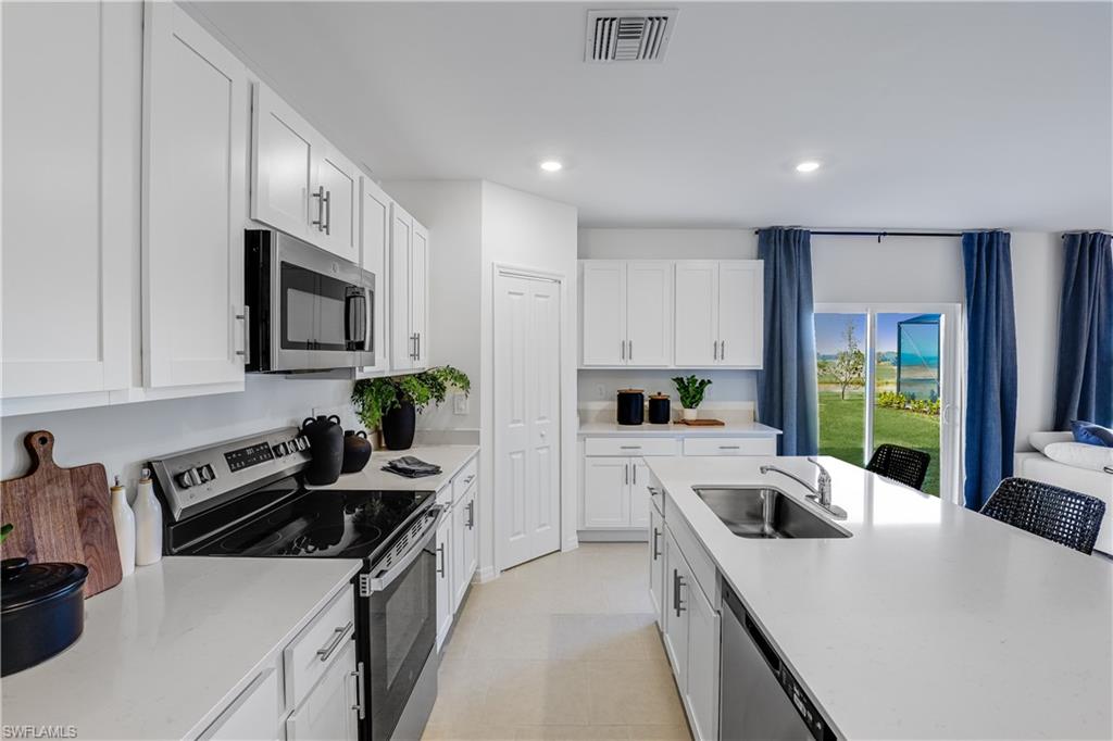 16042 Palos Verdes St Property Photo 4
