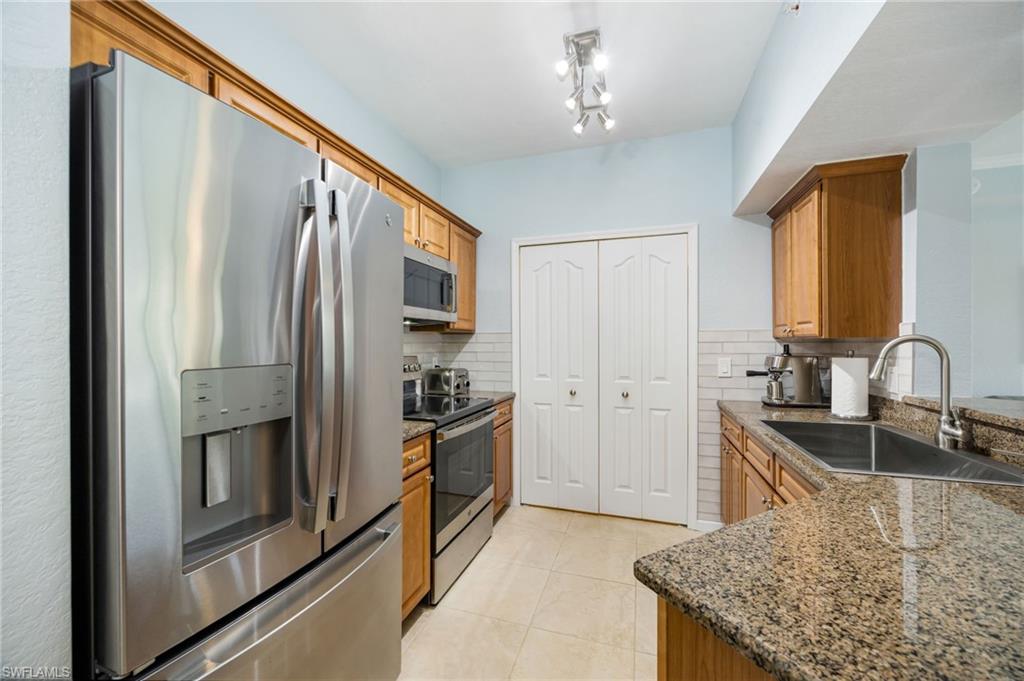 12960 Positano Cir 202 Property Photo 3
