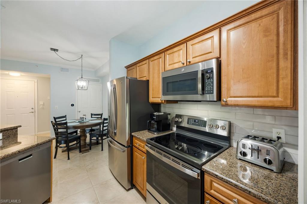 12960 Positano Cir 202 Property Photo 4