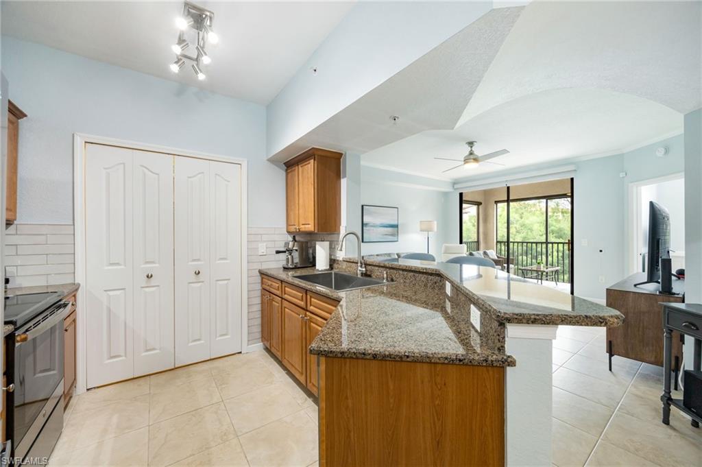 12960 Positano Cir 202 Property Photo 6