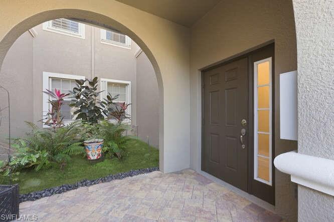 10351 Glastonbury Cir 202 Property Photo 3