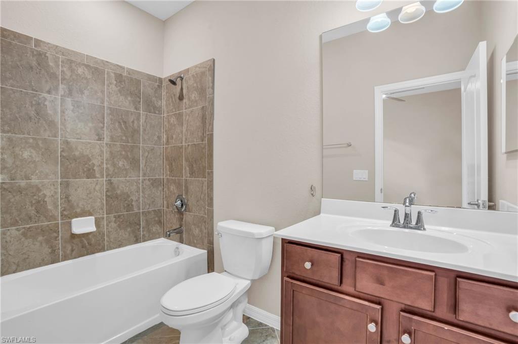 2061 Hamlin St Property Photo 9
