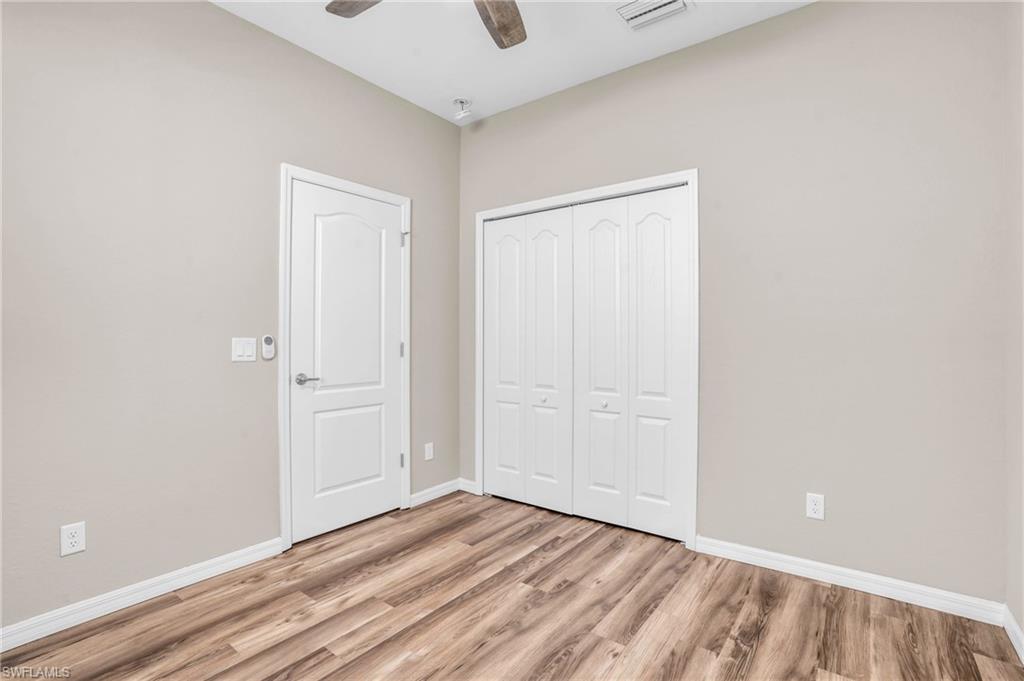 2061 Hamlin St Property Photo 14