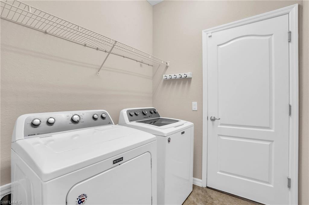 2061 Hamlin St Property Photo 21