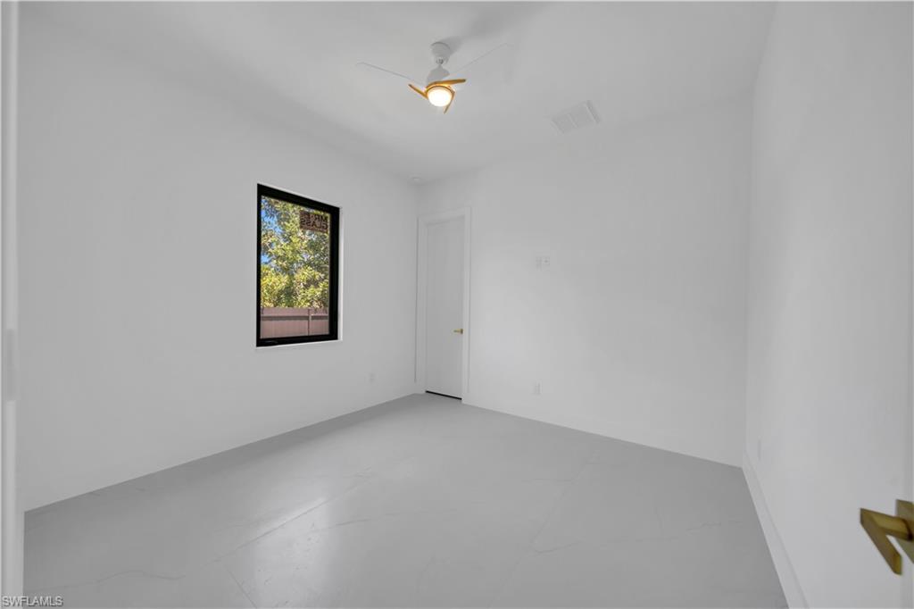 329 26th Pl Property Photo 37