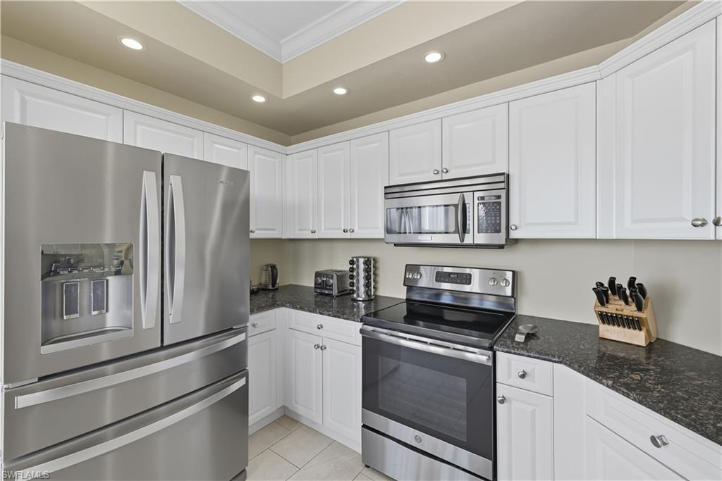 7040 Pelican Bay Blvd 401 Property Photo 16