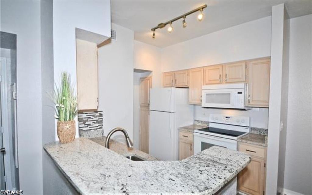 23500 Walden Center Dr 104 Property Photo 6