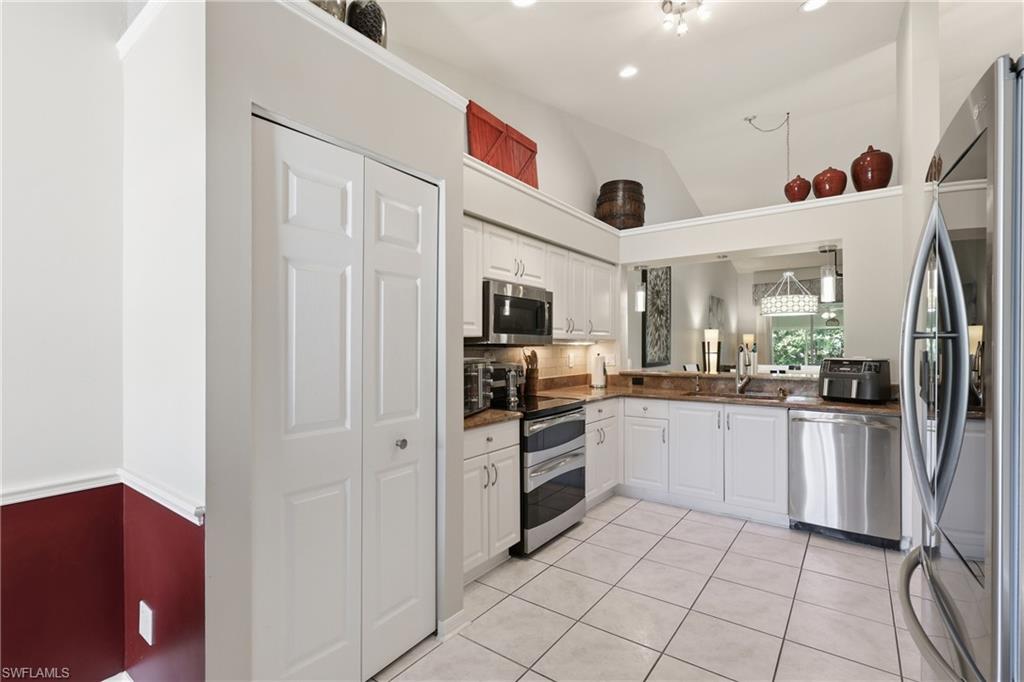 1768 Royal Cir 1402 Property Photo 12