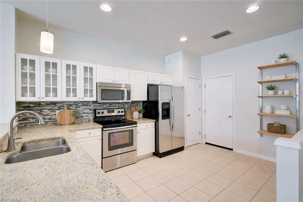 904 Hampton Cir Property Photo 2