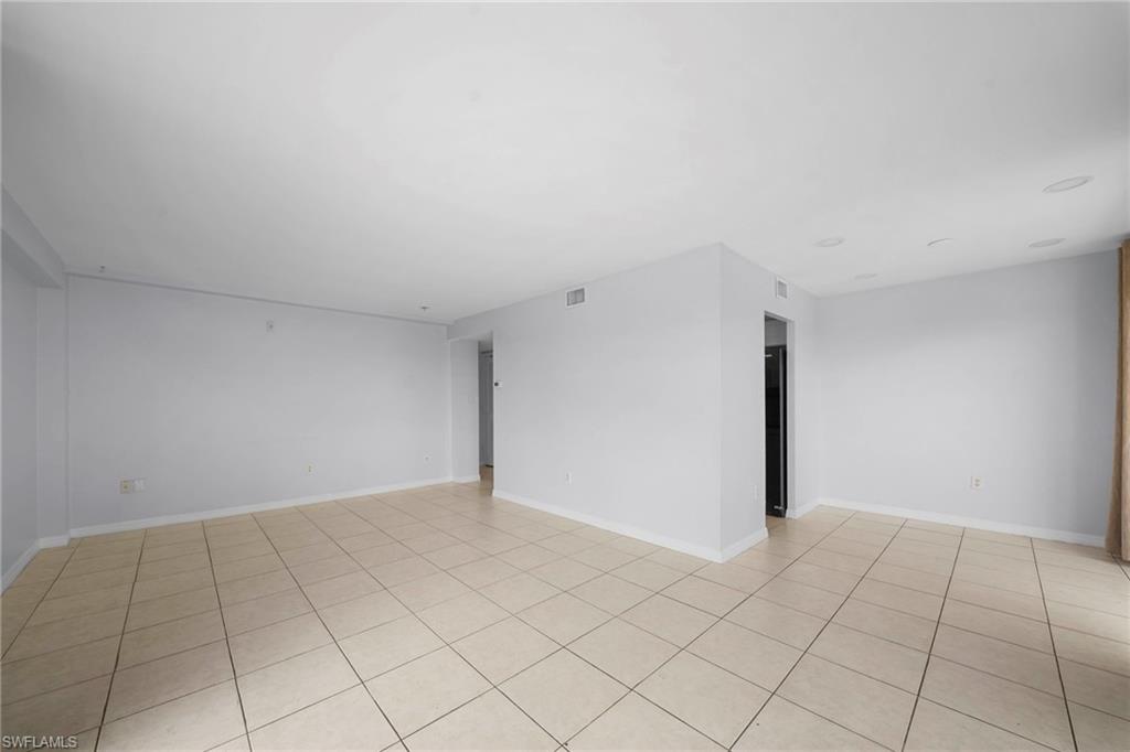 4807 Sunset Ct 405 Property Photo 5