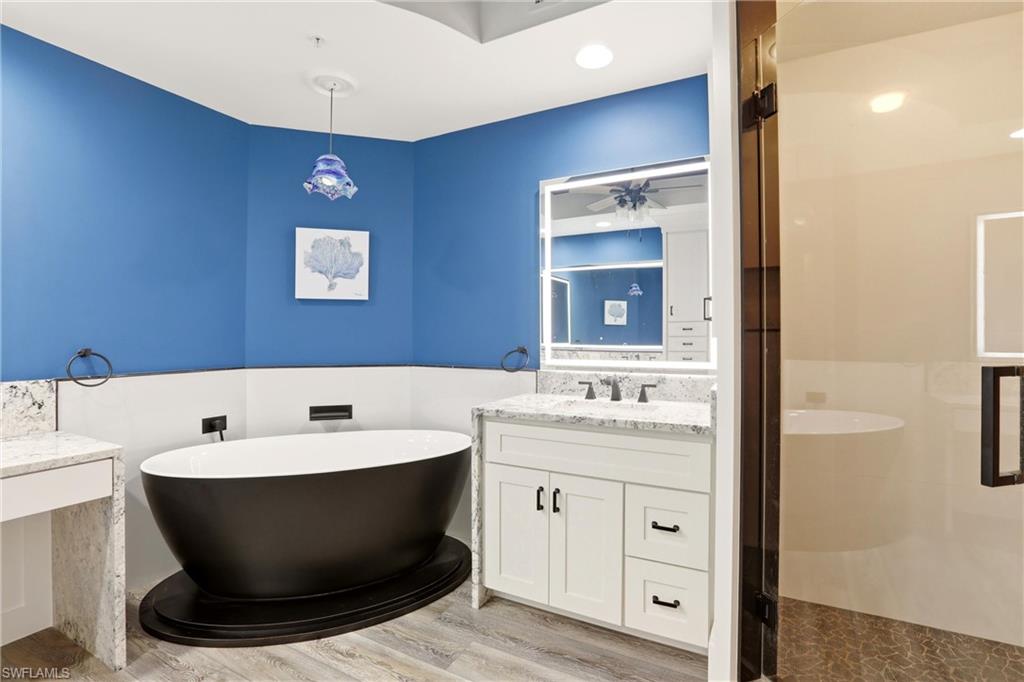 425 Cove Tower Dr 1002 Property Photo 22