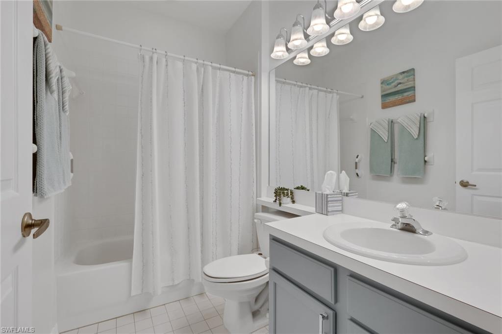 680 Wiggins Lake Dr 202 Property Photo 10