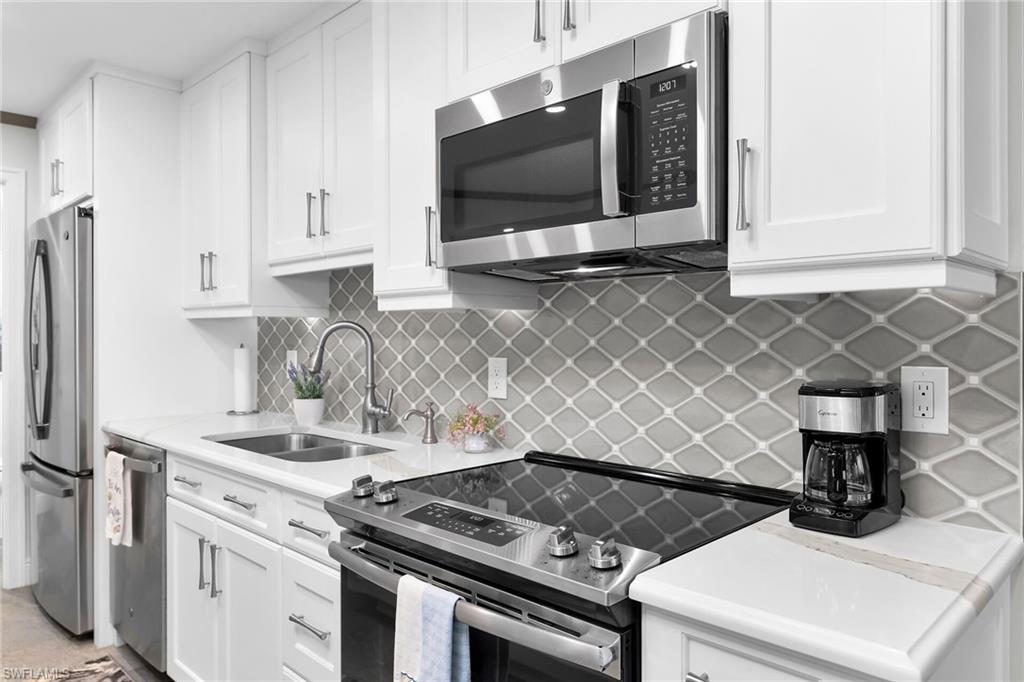 720 Collier Blvd 304 Property Photo 12
