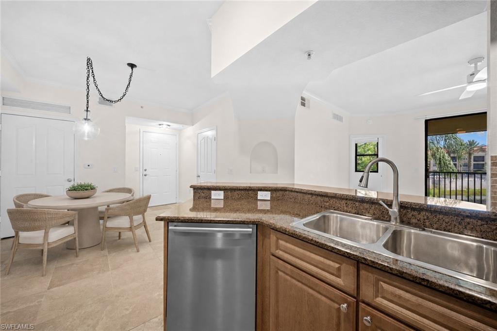 13000 Positano Cir 204 Property Photo 5