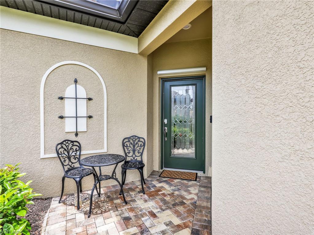 9157 Glenforest Dr Property Photo 3