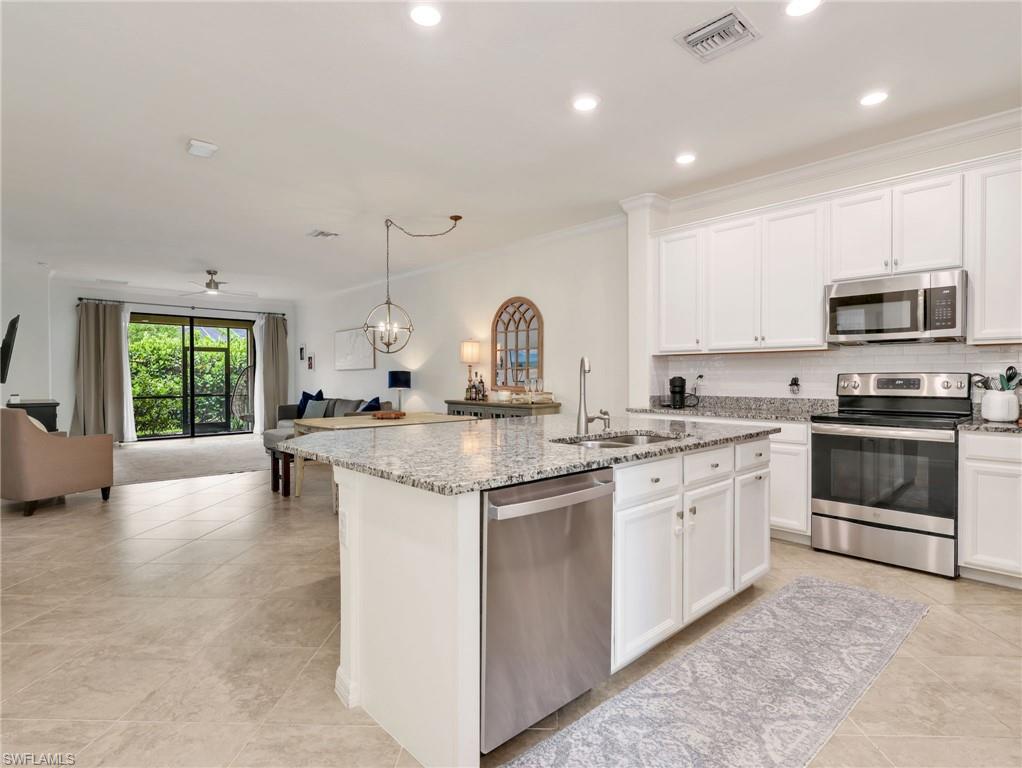 9157 Glenforest Dr Property Photo 4