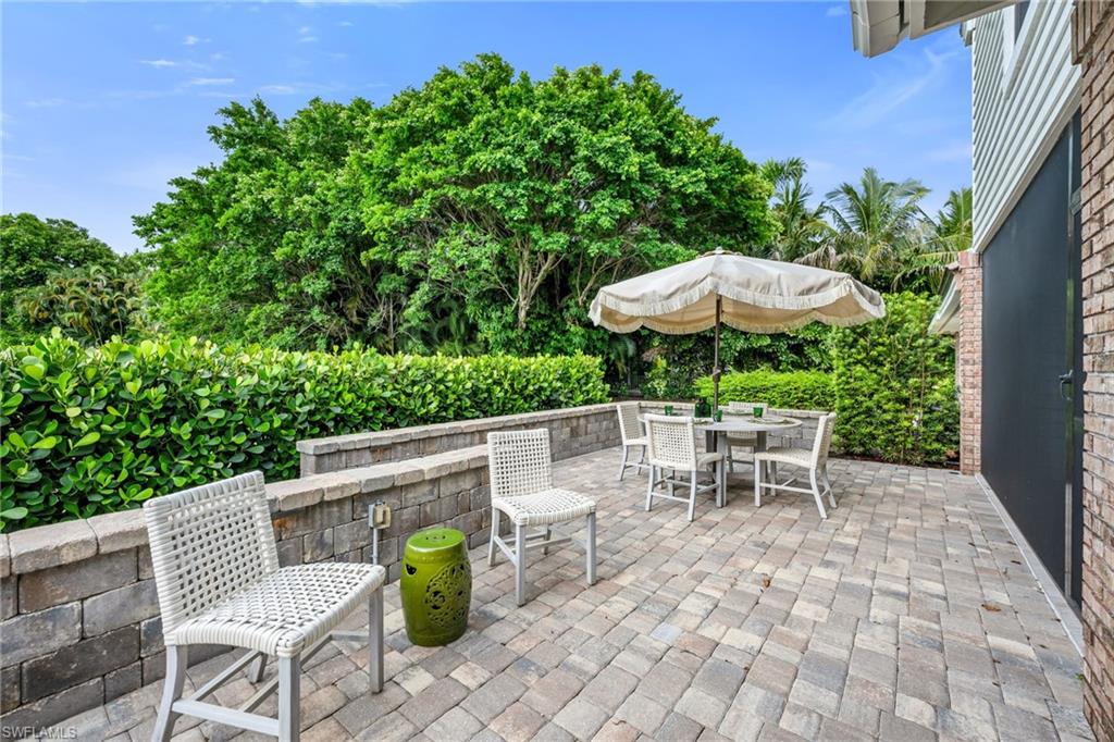 569 Park Shore Dr G5 Property Photo 2