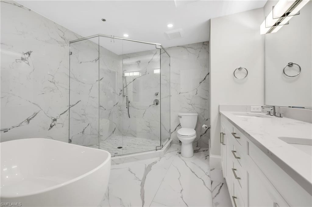 569 Park Shore Dr G5 Property Photo 15