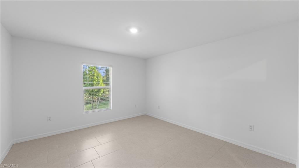 3203 65th St W Property Photo 21
