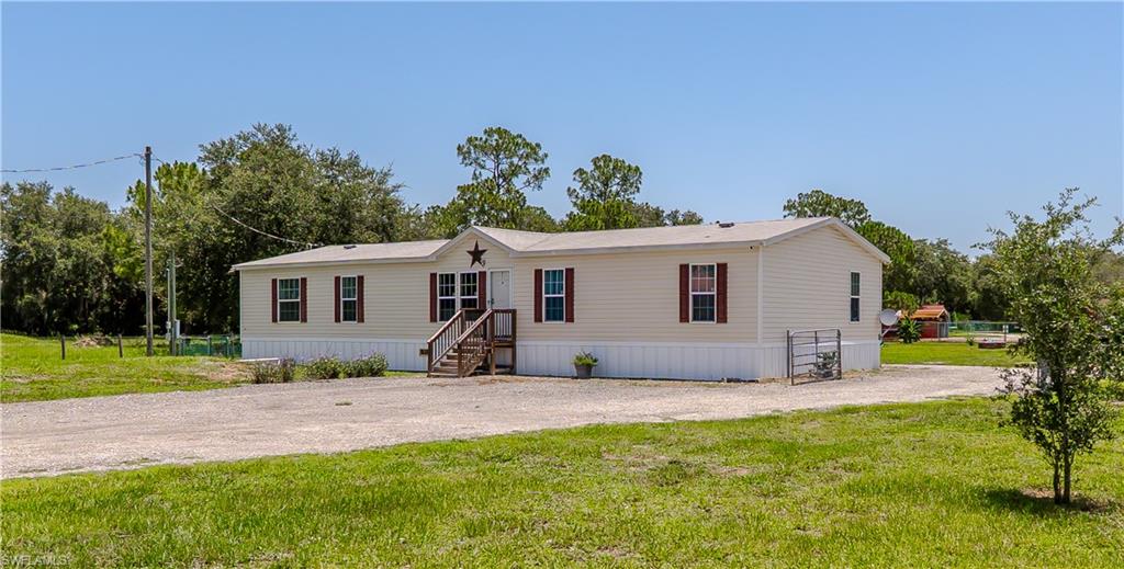 585 Lindero St Property Photo 4