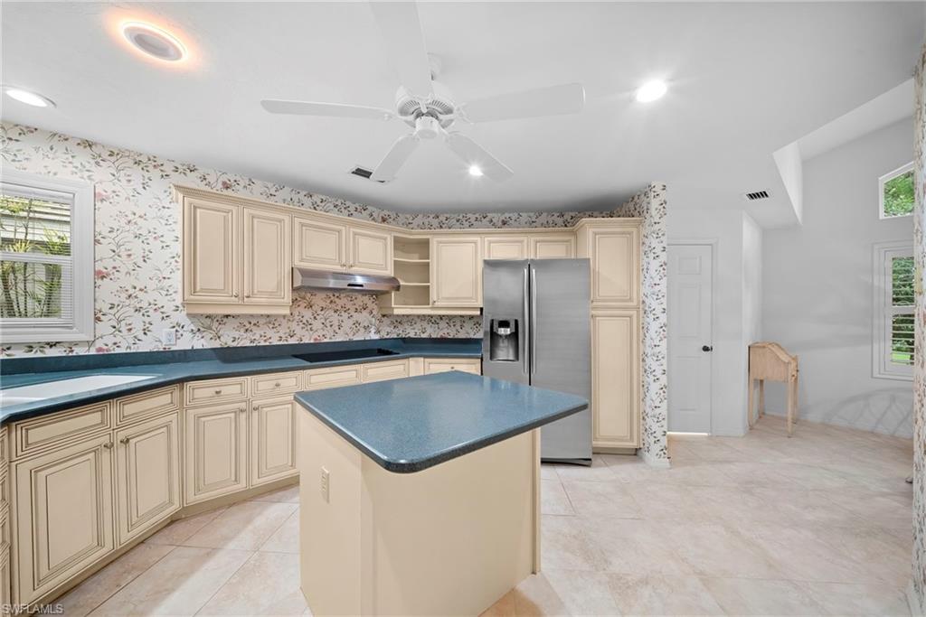 54 Grey Wing Pt Property Photo 11