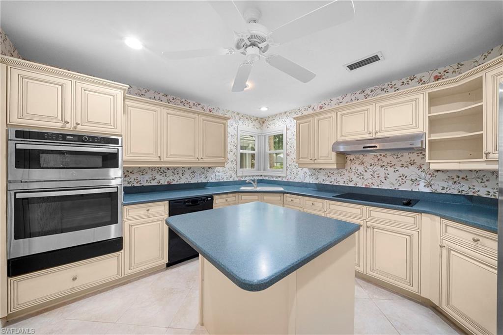 54 Grey Wing Pt Property Photo 12