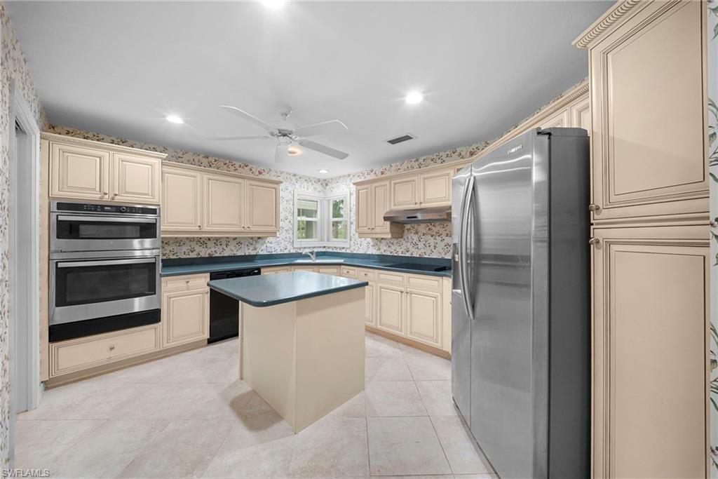 54 Grey Wing Pt Property Photo 13
