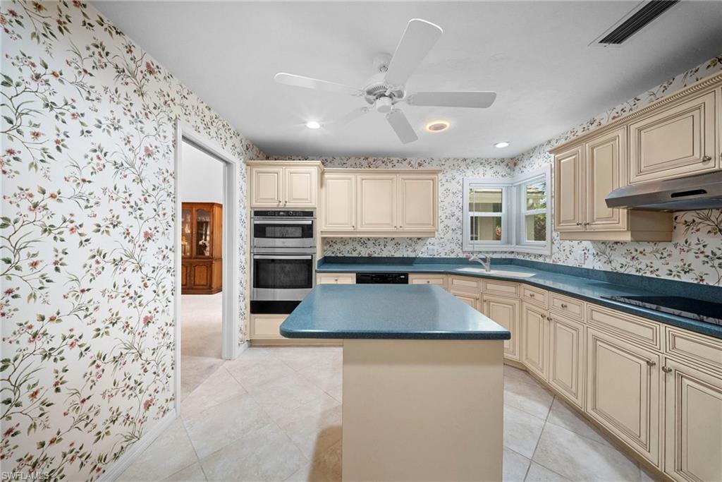 54 Grey Wing Pt Property Photo 14