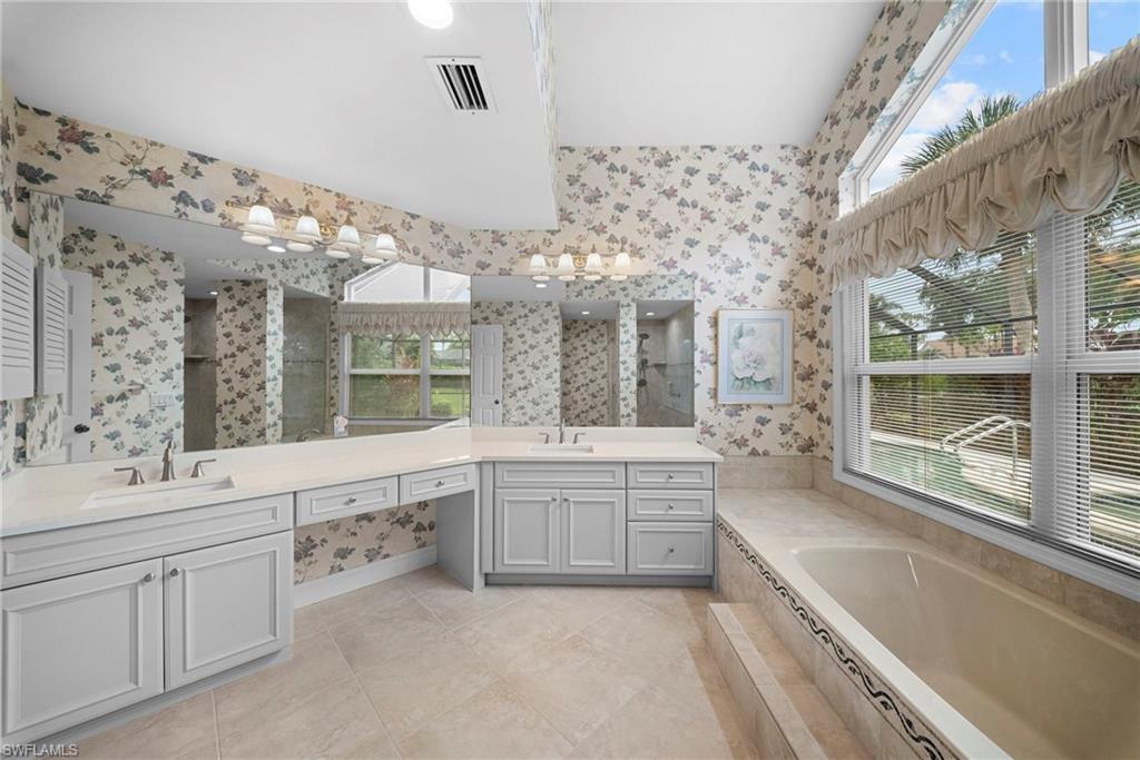 54 Grey Wing Pt Property Photo 23