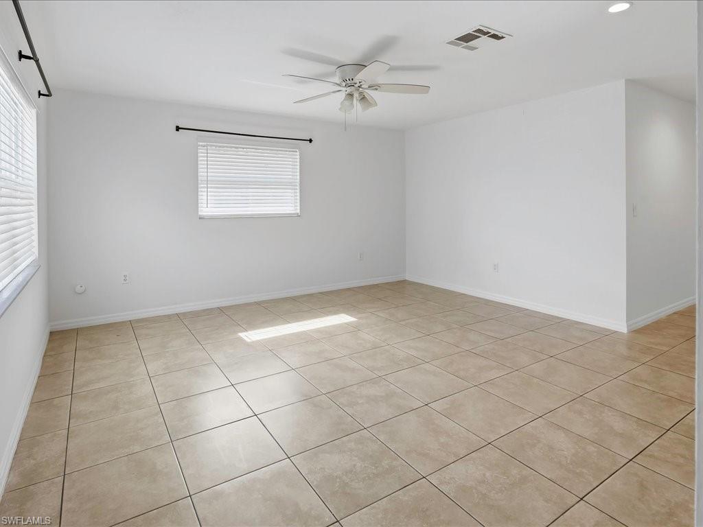 646 99th Ave N Property Photo 3