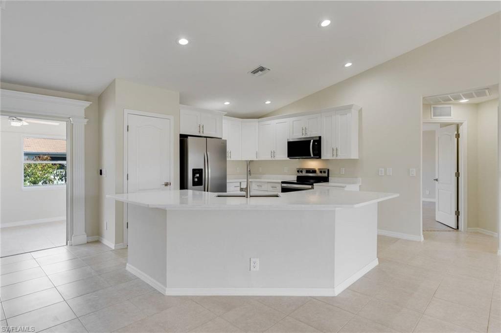 4014 13th St W Property Photo 6