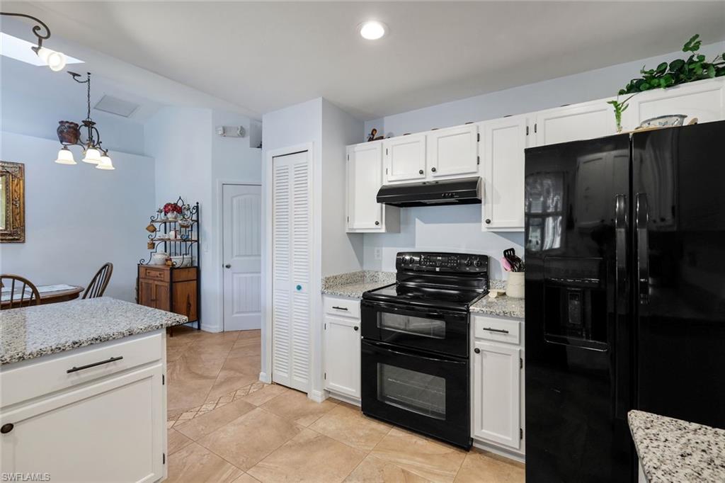 9814 Country Oaks Dr Property Photo 6