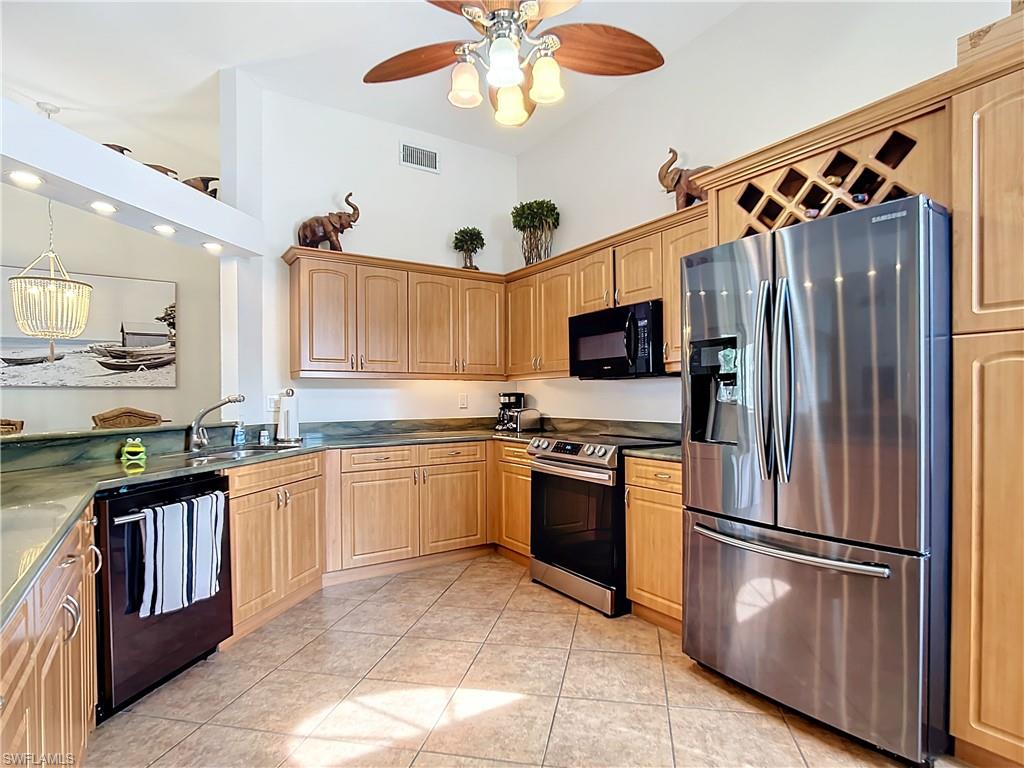 2860 Citrus Lake Dr R-202 Property Photo 9