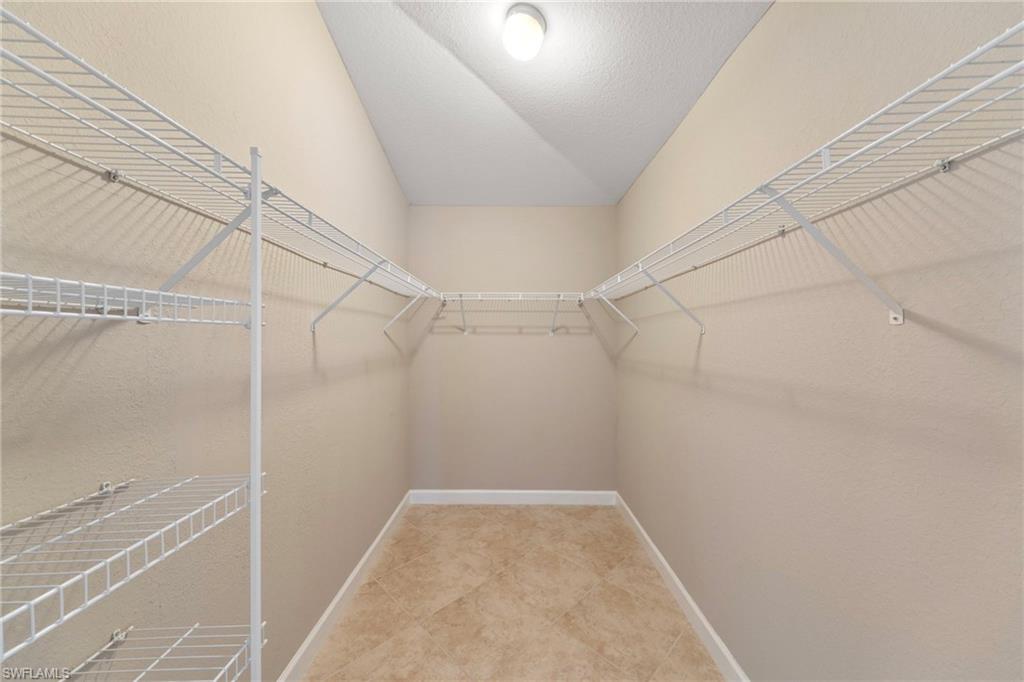 932 4th Ave Property Photo 17