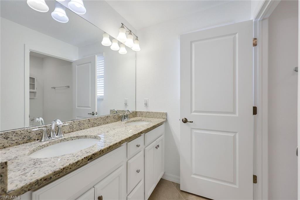 2159 Hamlin St Property Photo 32