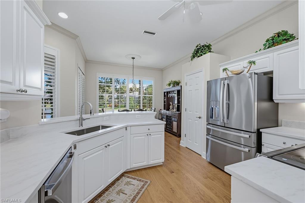 2325 Island Cove Cir Property Photo 5