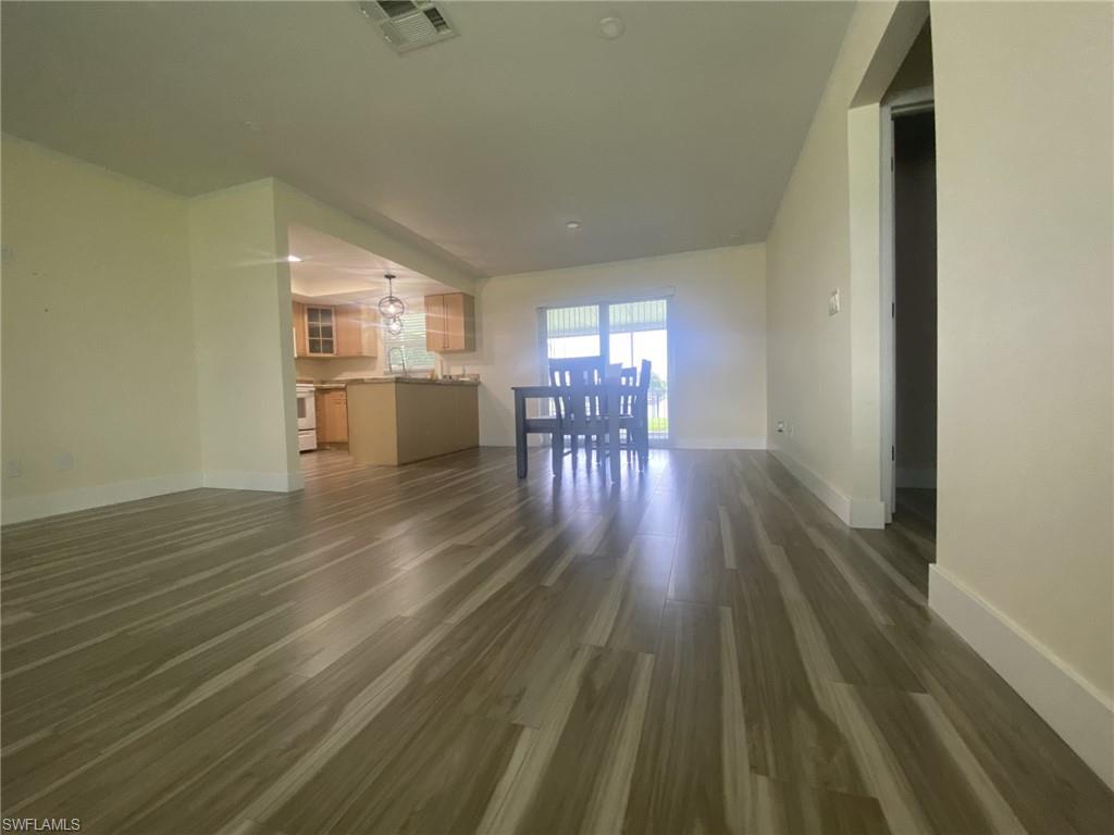 525 11th Ct Property Photo 7