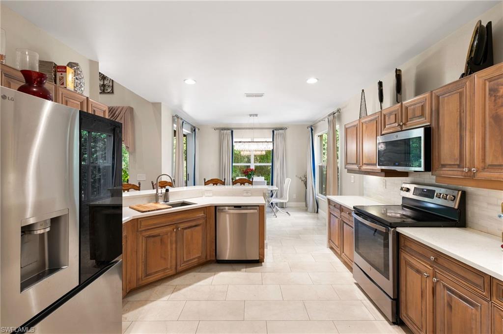 6561 Autumn Woods Blvd Property Photo 7