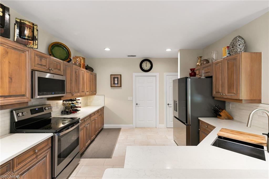 6561 Autumn Woods Blvd Property Photo 10