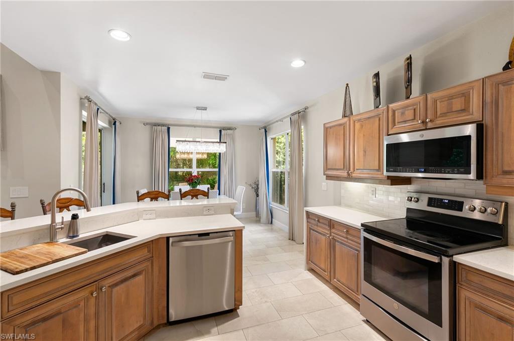 6561 Autumn Woods Blvd Property Photo 11