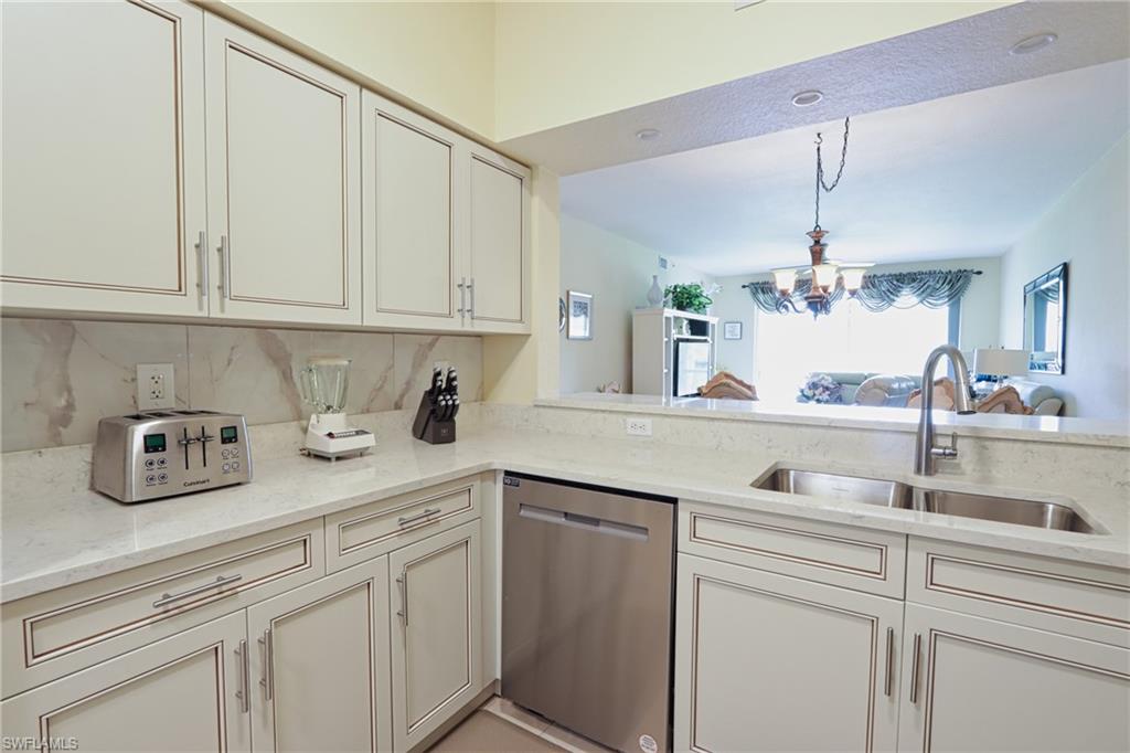 3250 Cypress Glen Way 403 Property Photo 8