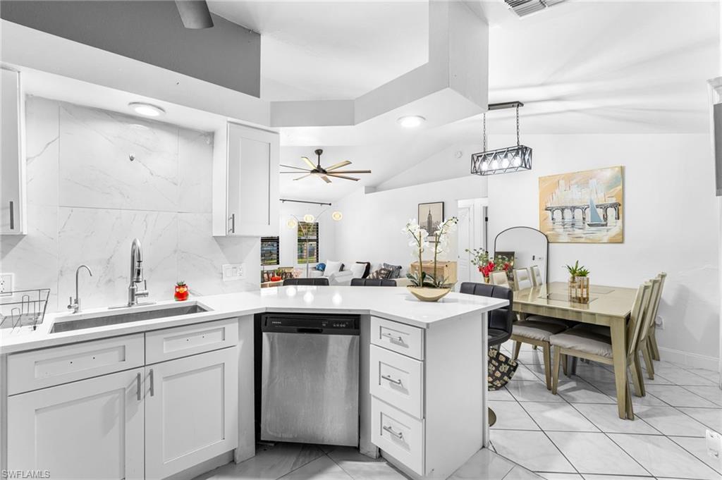 1871 Golden Gate Blvd E Property Photo 3