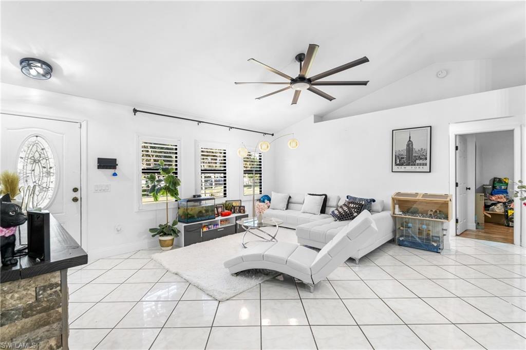 1871 Golden Gate Blvd E Property Photo 5
