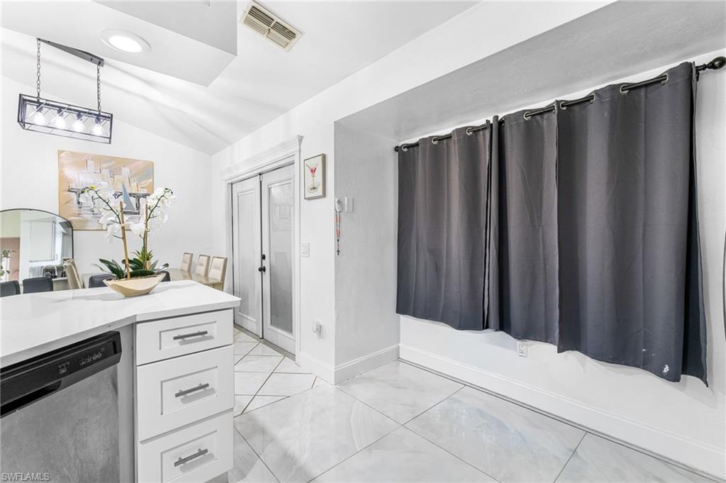 1871 Golden Gate Blvd E Property Photo 14
